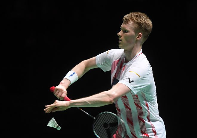 的中距离和 的中距离和